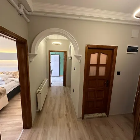 Hiddengarden Apartman Apartment